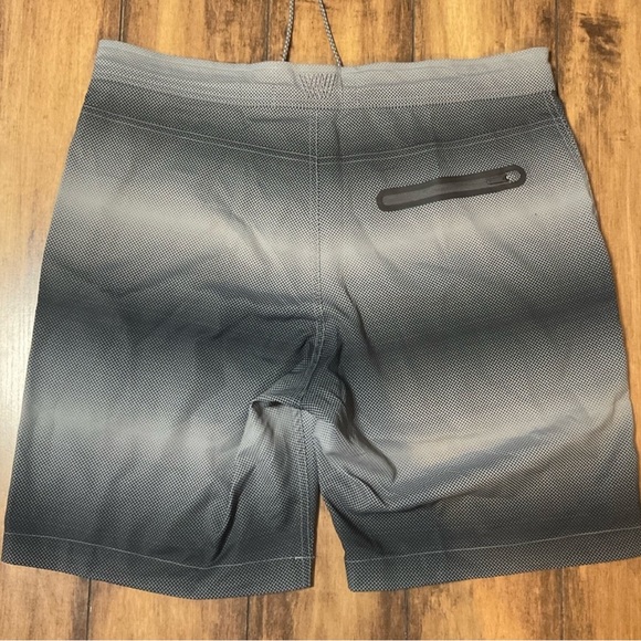 Mack Weldon Striped Ombre Active Board Shorts
Size 33/34 - Picture 2 of 6
